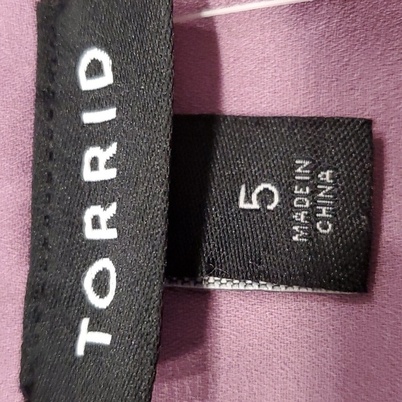 Women's 5X NWT lavender blouse, enbroidery around neck. Layed sleeves. - Picture 7 of 10